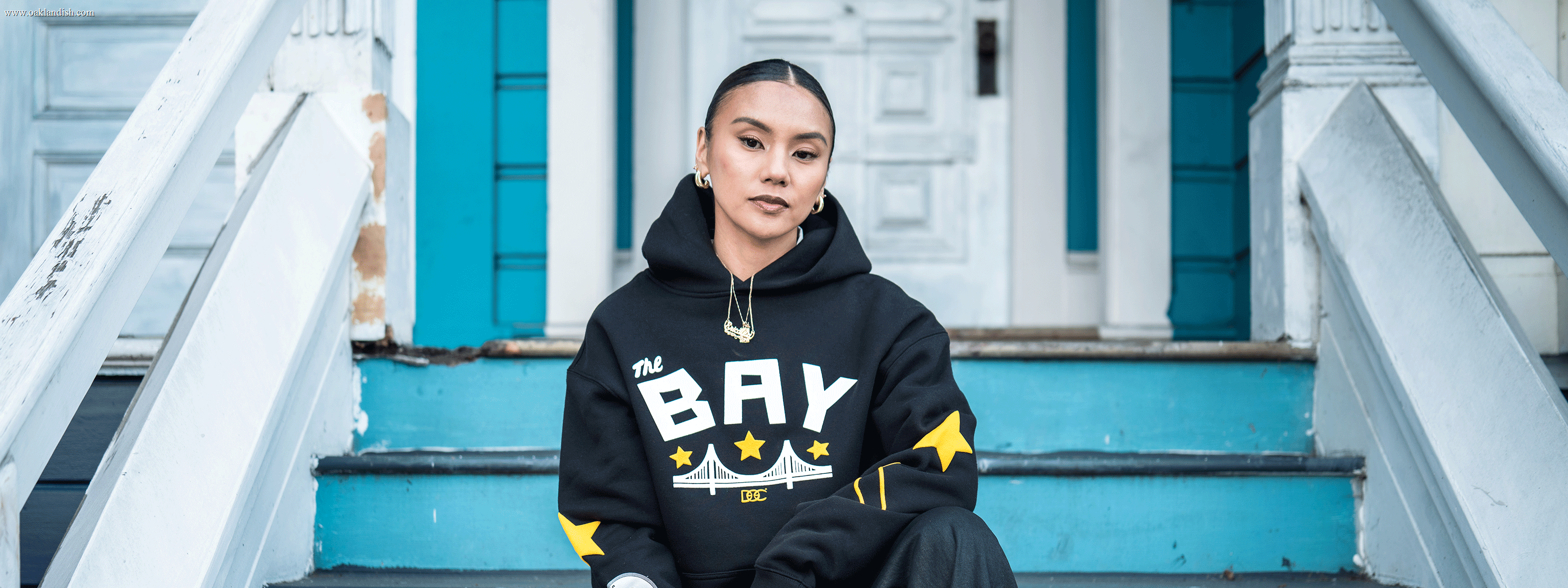 Model wearing natural viva Oakland tee.
