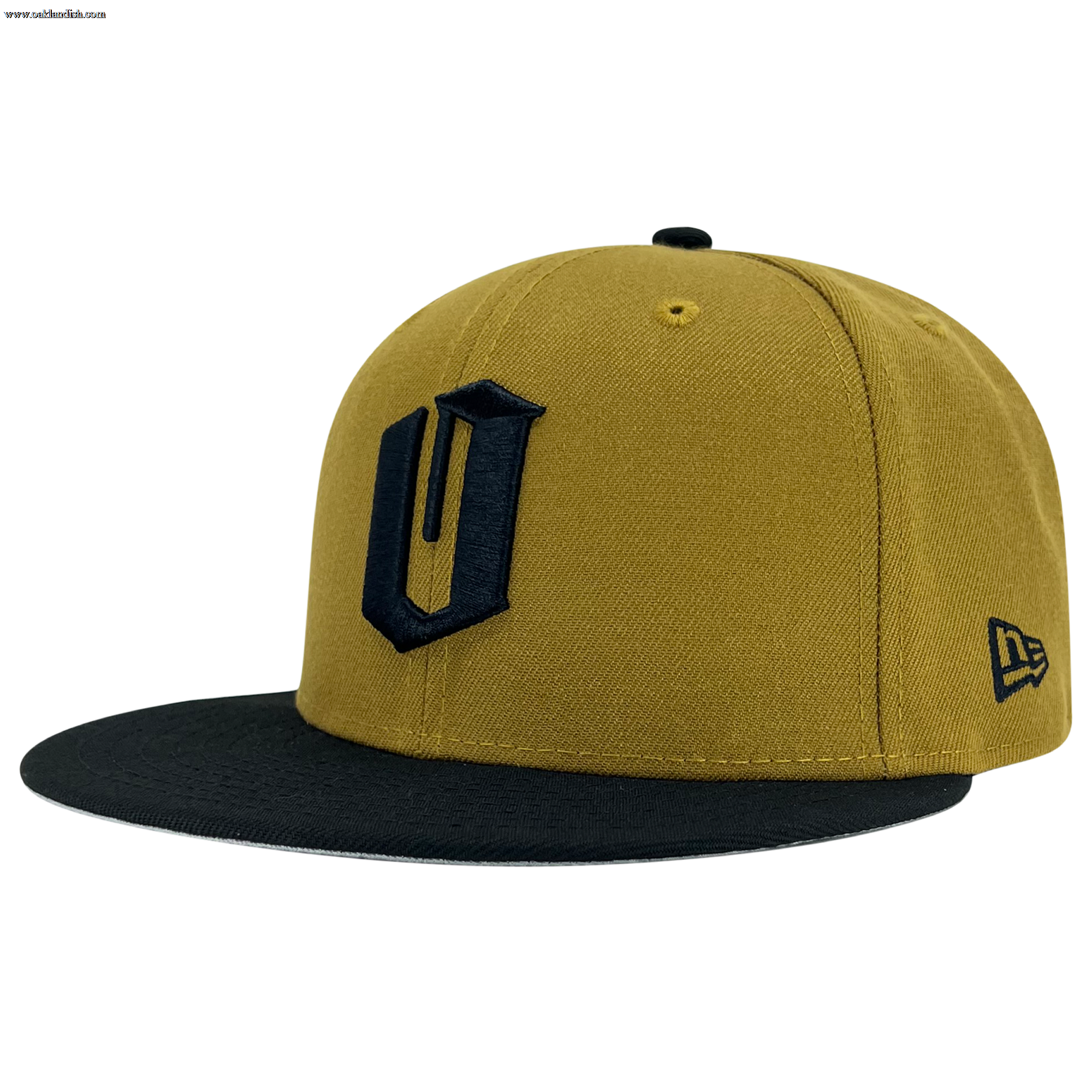 Introducing the New Era Official 59FIFTY Fitted Cap from Other—a bold mustard yellow snapback featuring a striking black brim and a prominent black “U” logo on the front, finished with a small New Era emblem stitched on the side. Inspired by classic Oaklandish fitted cap style, this standout design brings vibrant energy against a plain white backdrop.